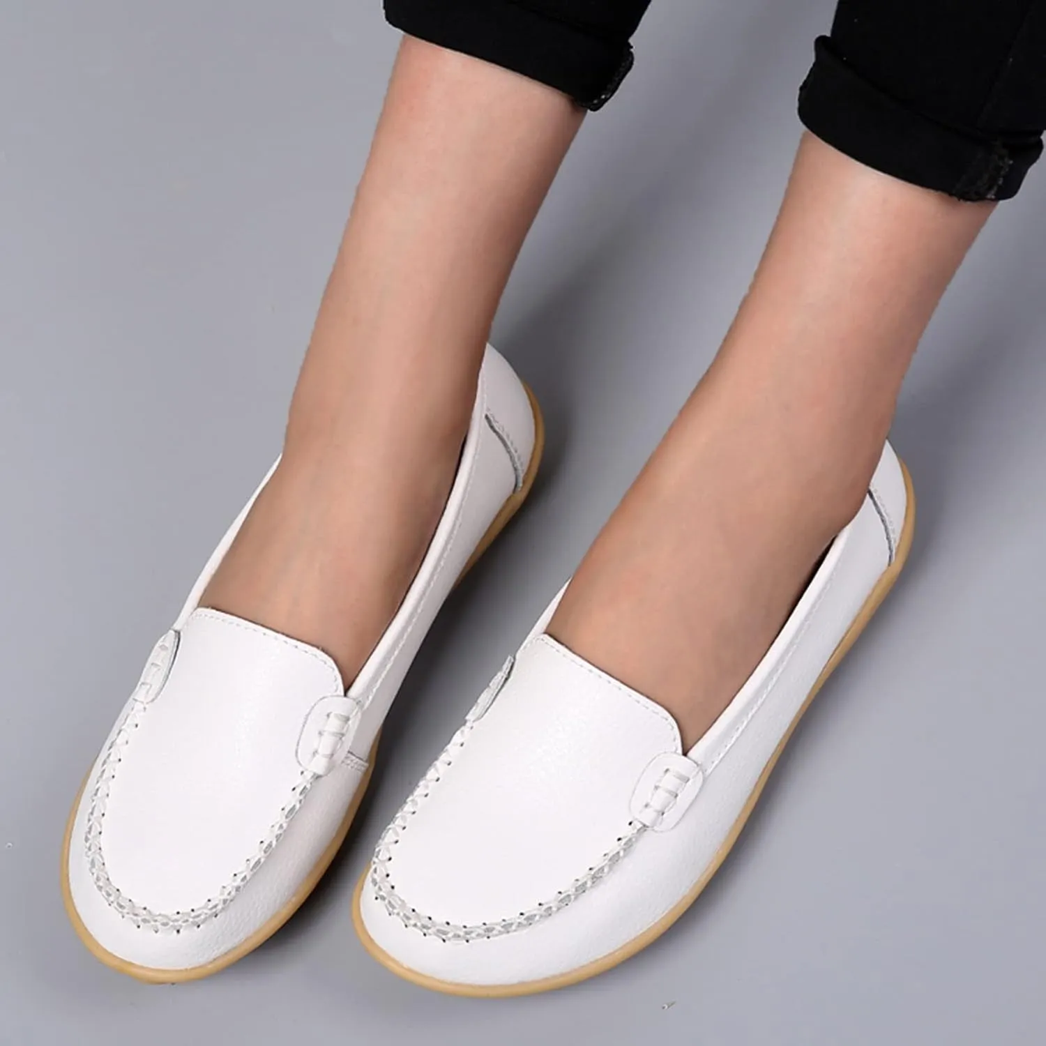 Women's Comfortable Loafers Soft Leather Slip on Casual Outdoor Sandals Round Toe Driving Flat Work Walking Shoes for Women Dressy Low Heels Orthopedic Sandals 